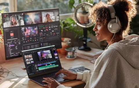 lanko2g_A_confident_male_or_female_livestreamer_in_their_mid-_02566d20-b9de-420d-9c5a-fe86c4ddd5ff_2