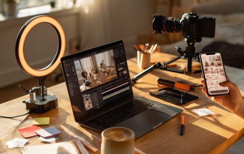 lanko2g_A_realistic_2025-style_home_studio_featuring_a_conten_6897fe0f-5172-418e-9cac-ef3239198eb0_2