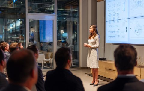 lanko2g_Professional_presenting_a_pitch_deck_in_a_modern_inno_0566bdb2-15b0-4703-ab08-a945cf29c7bc_2