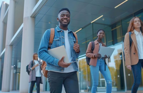 lanko2g_A_modern_academic_admissions_scene_diverse_group_of_s_89d8265d-de6c-4dea-bbfc-421ce13f1ad0_0